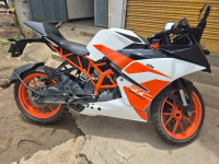 Orange KTM RC 200