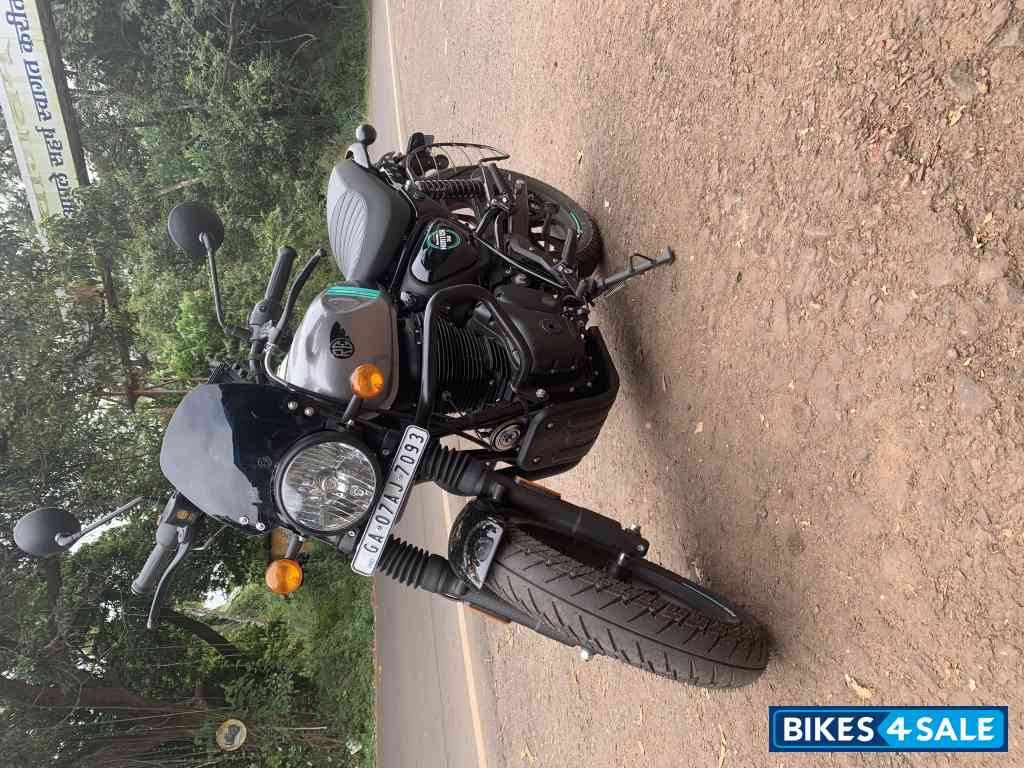 Dapper Grey Royal Enfield Hunter 350 Metro