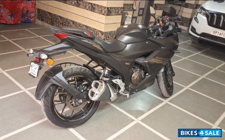 Mettalic Black Suzuki Gixxer SF 250 BS6
