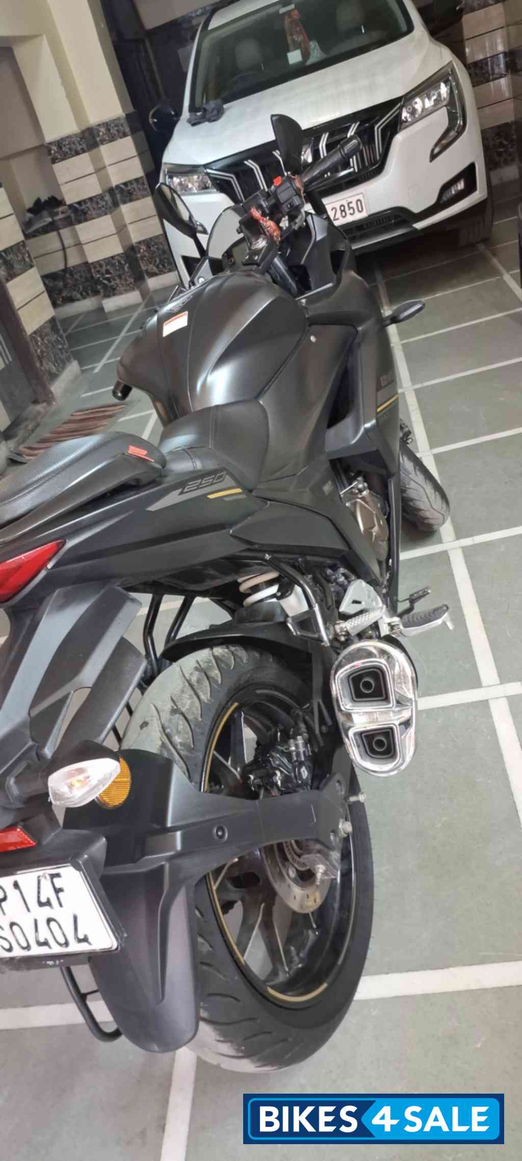 Mettalic Black Suzuki Gixxer SF 250 BS6