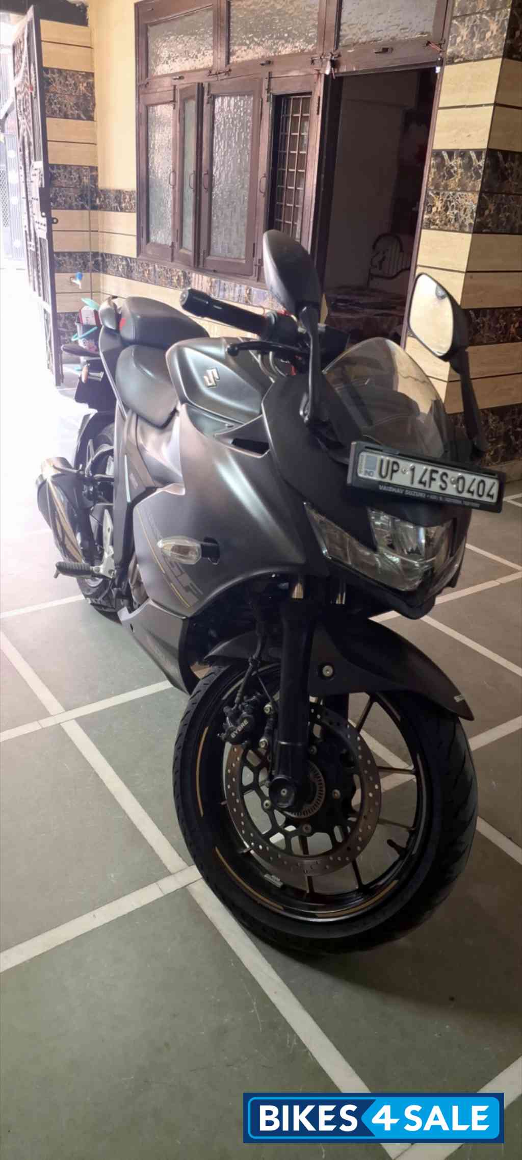 Mettalic Black Suzuki Gixxer SF 250 BS6