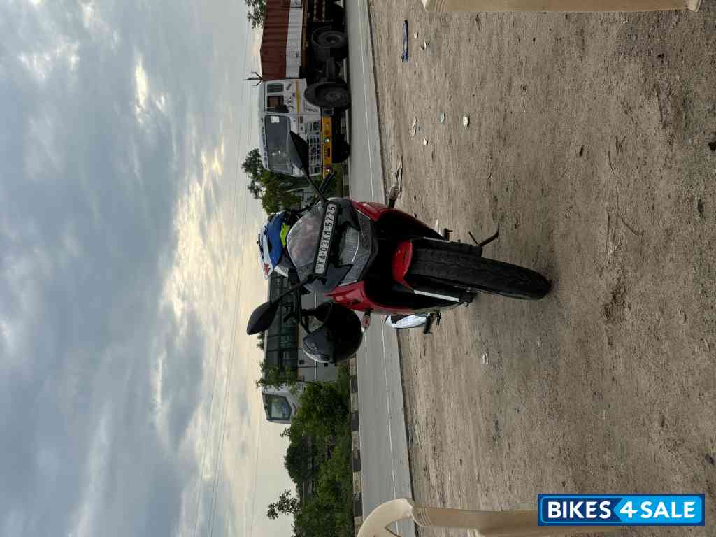 Red Suzuki Gixxer SF