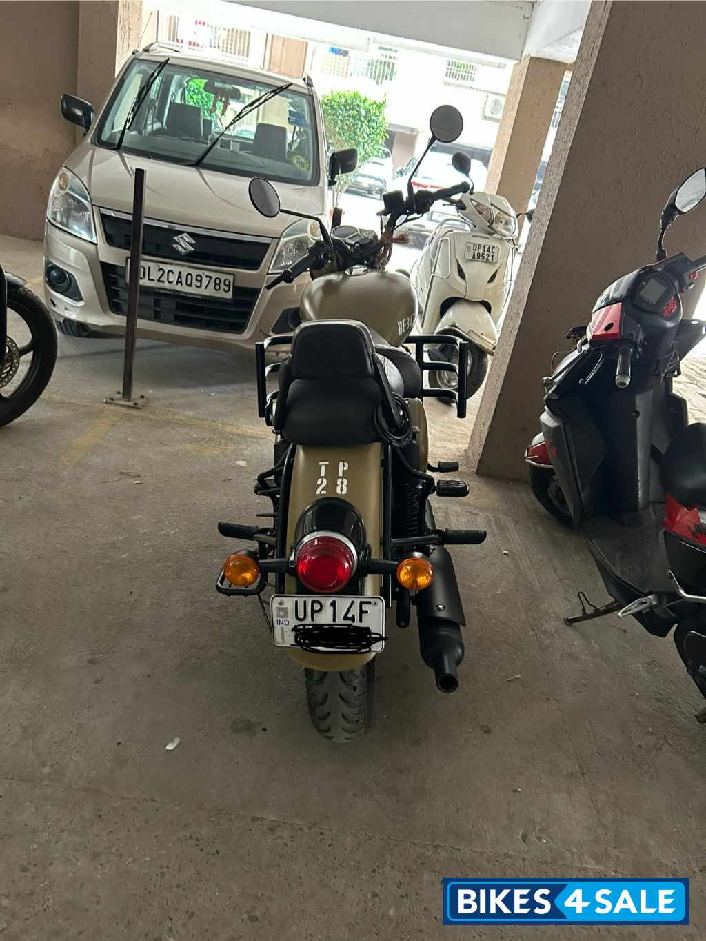 Sand Desert Storm Royal Enfield Classic Desert Storm