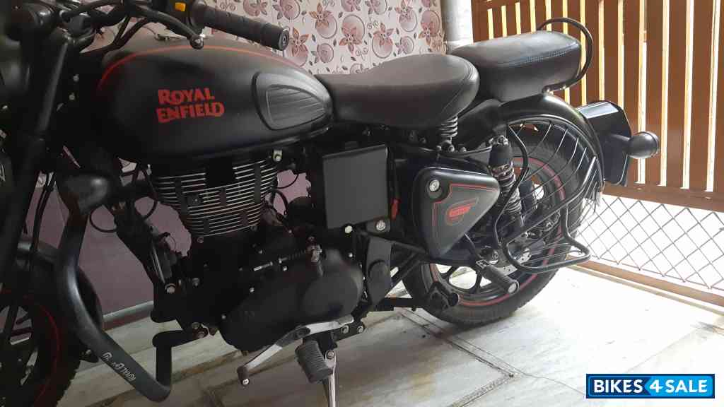 Royal Enfield Classic Stealth Black