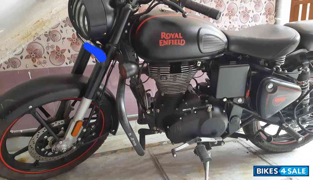 Royal Enfield Classic Stealth Black
