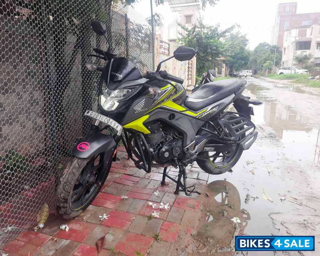 Green Honda CB Hornet 160R ABS