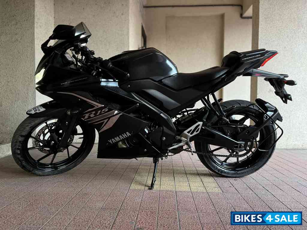 Matte Black Yamaha YZF R15 V3