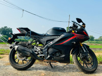 Yamaha R15 V4