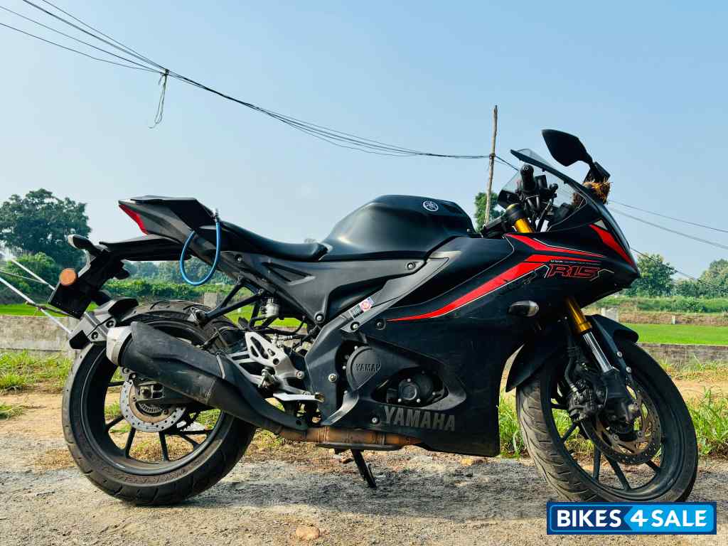 Yamaha R15 V4