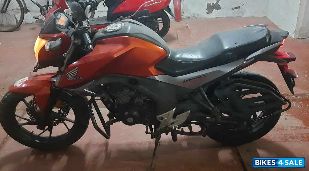 Orange Honda CB Hornet 160R