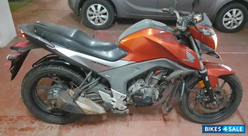 Orange Honda CB Hornet 160R
