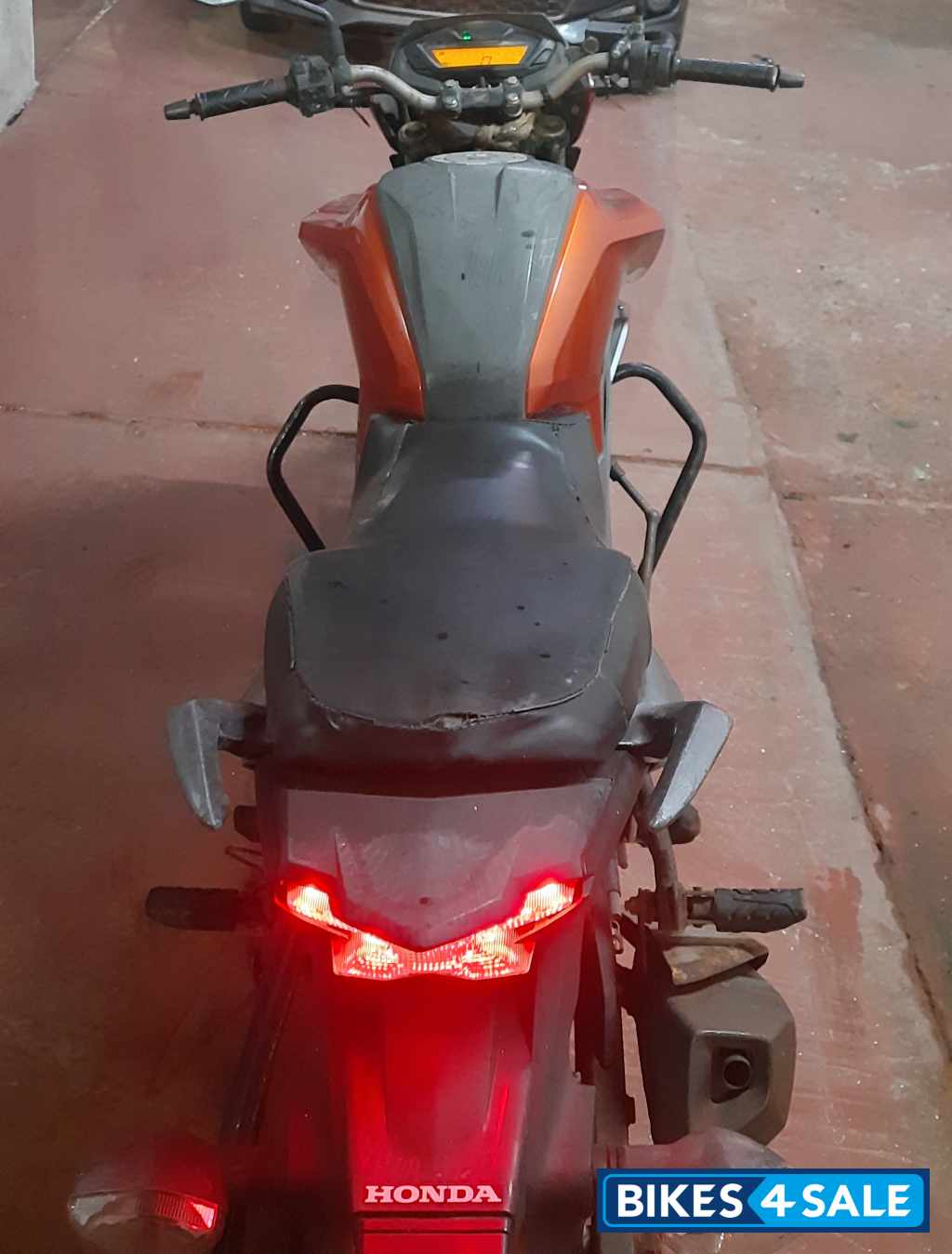 Orange Honda CB Hornet 160R
