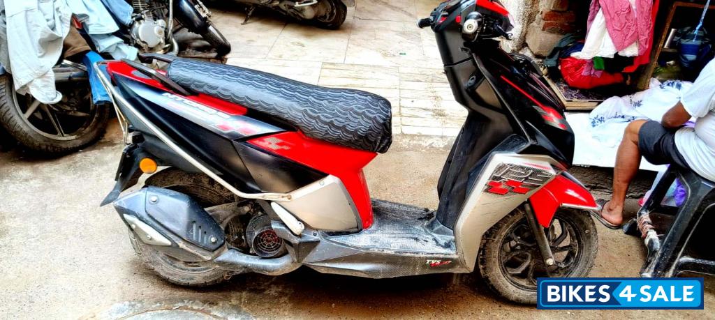 Red & Black TVS NTORQ 125 Race Edition BS6
