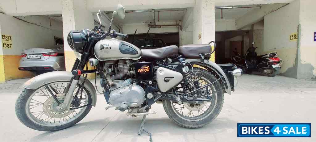 Gunmetal Grey Royal Enfield Classic Gunmetal Grey