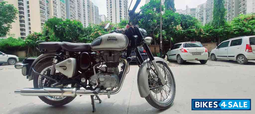 Gunmetal Grey Royal Enfield Classic Gunmetal Grey