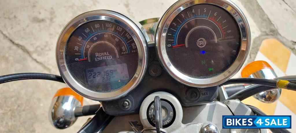 Blue Royal Enfield Thunderbird 350