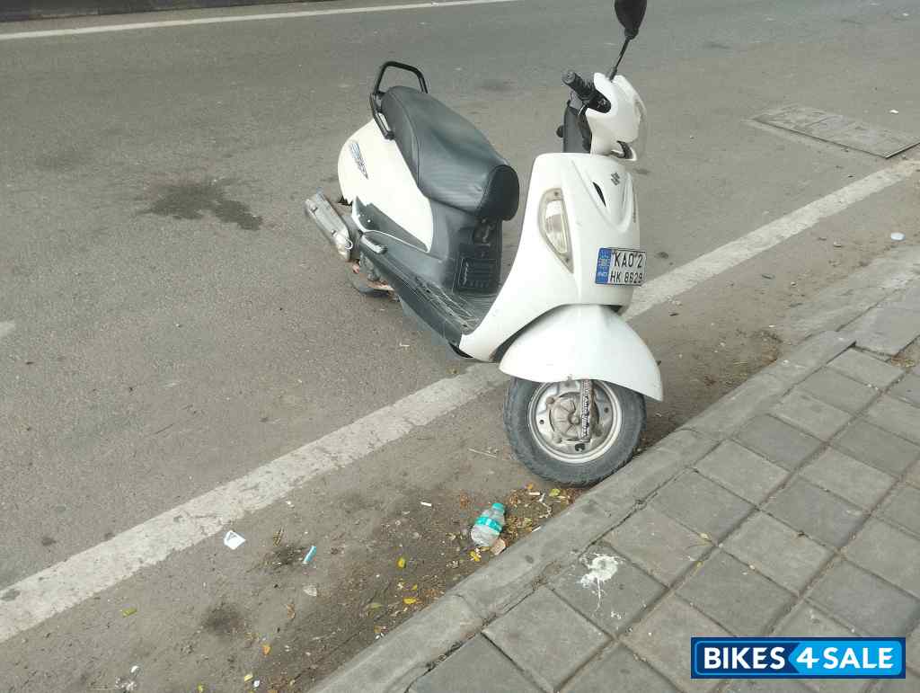White Suzuki Access 125
