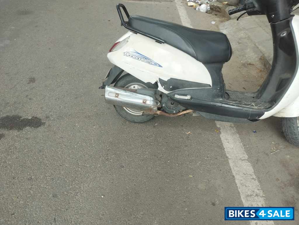 White Suzuki Access 125
