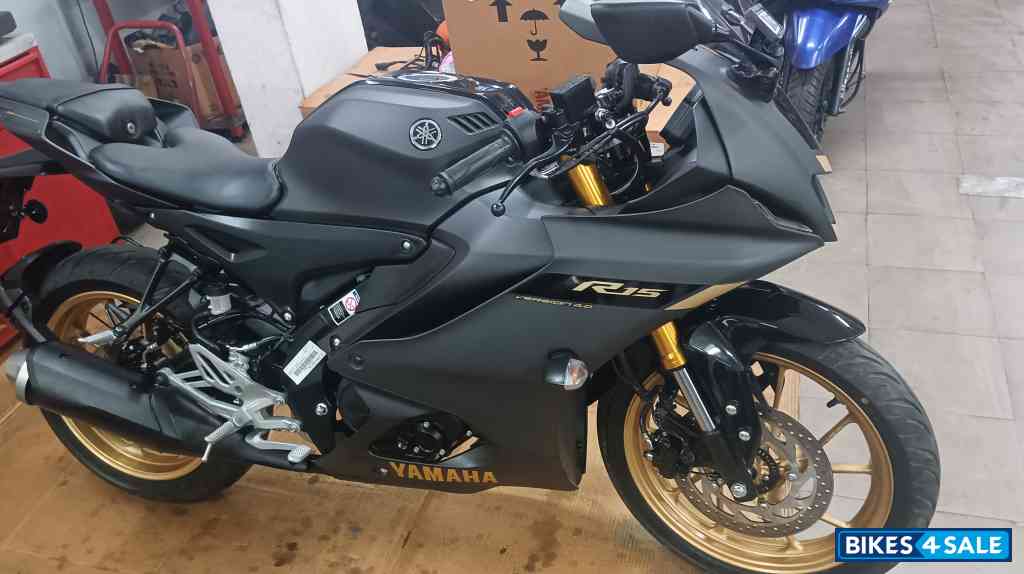 Yamaha R15 V4