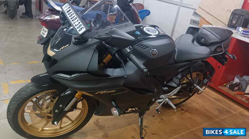Yamaha R15 V4