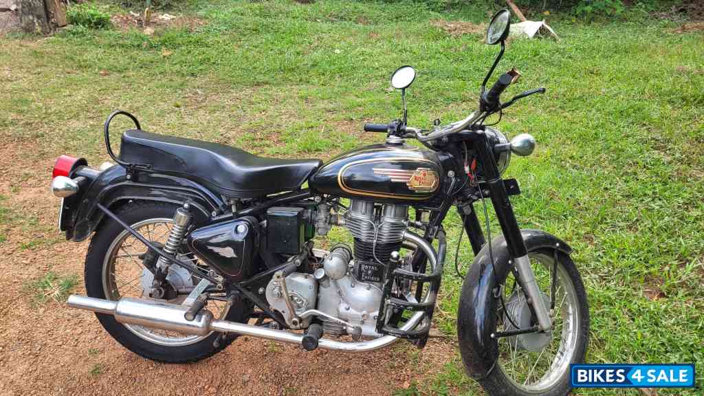 Black Royal Enfield Bullet 350