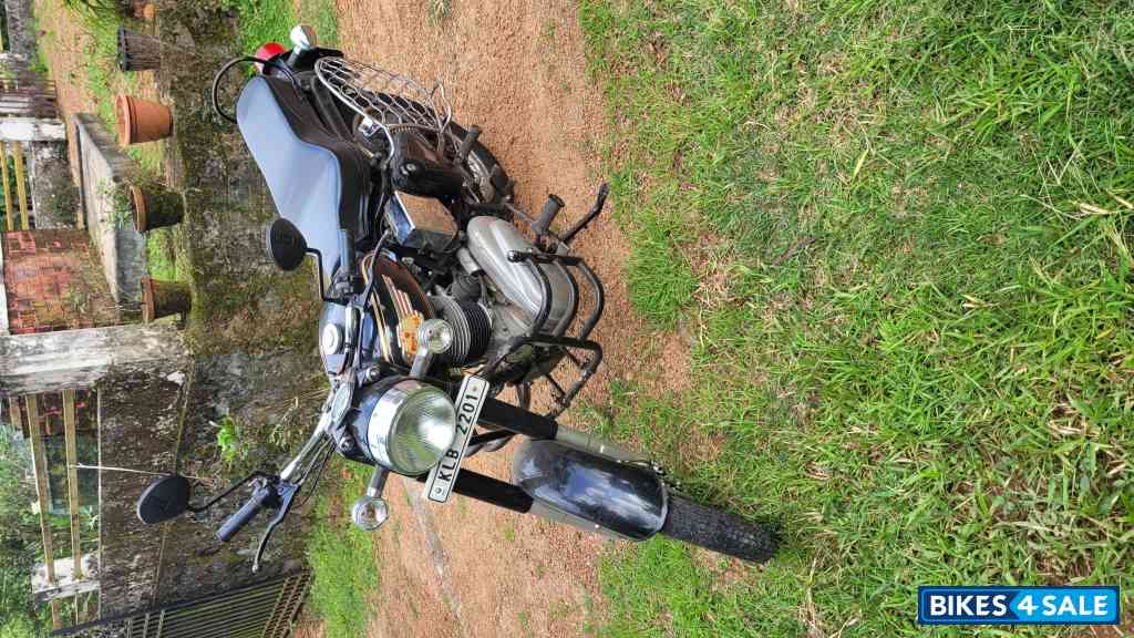 Black Royal Enfield Bullet 350