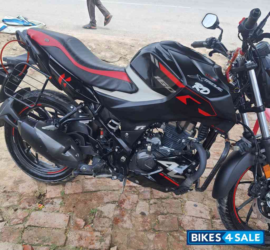 Stealth Black Hero Xtreme 160R 4V Connected 2.0