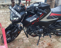 Stealth Black Hero Xtreme 160R 4V Connected 2.0