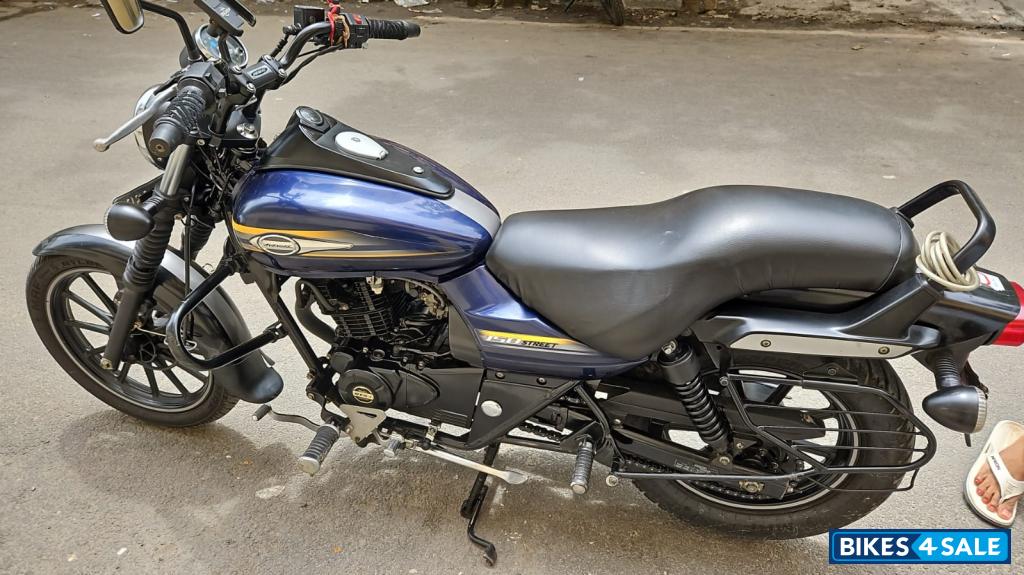 Bajaj Avenger
