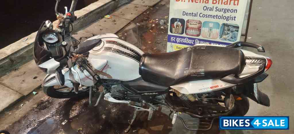 White TVS Apache RTR 180 BS6