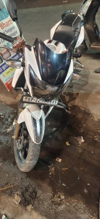White TVS Apache RTR 180 BS6