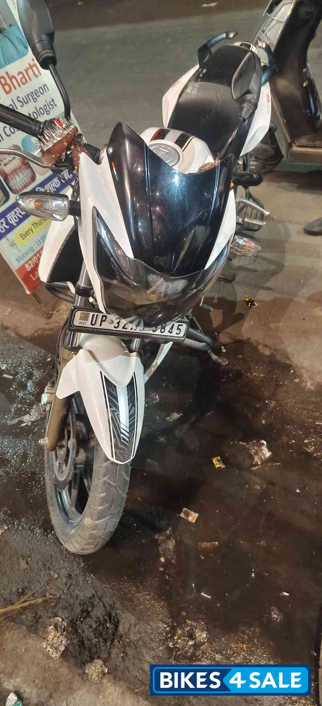 White TVS Apache RTR 180 BS6