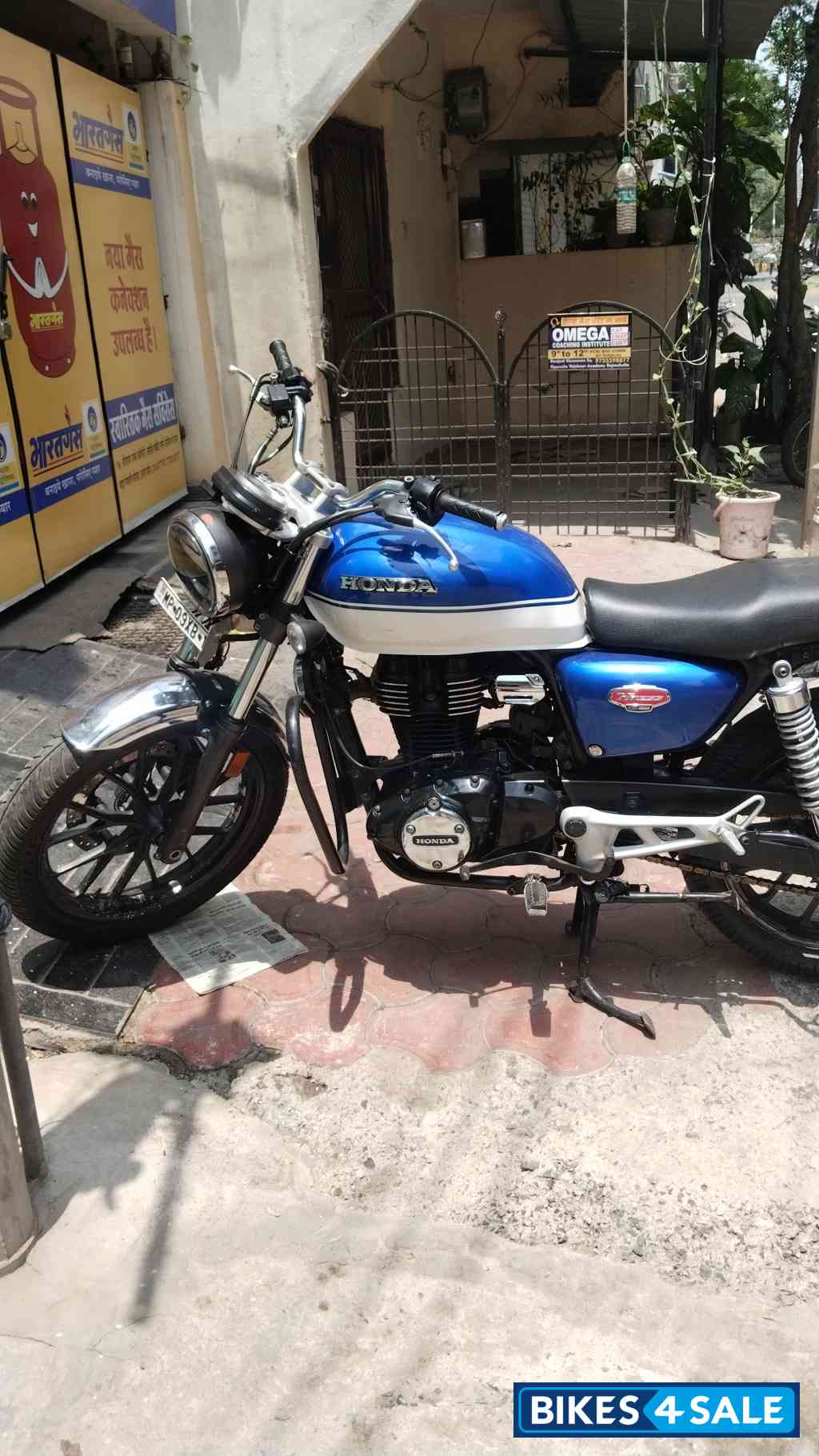 Honda CB350 DLX Pro