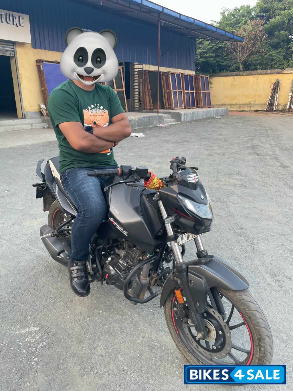 Black Hero Xtreme 160R Stealth Edition