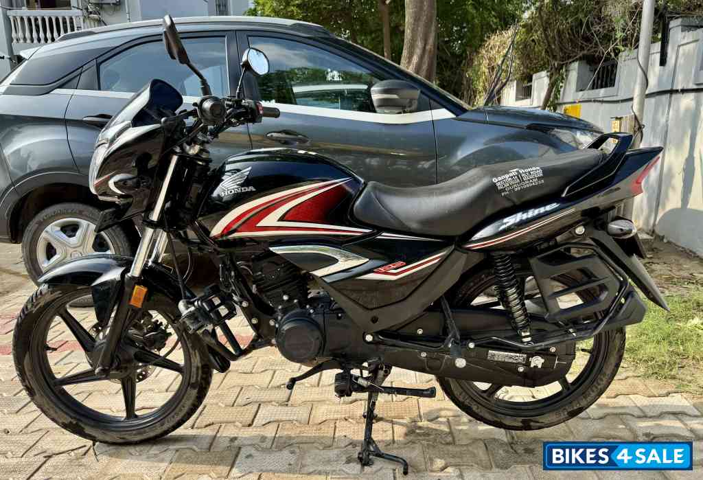 Black Honda Shine 125 Disc