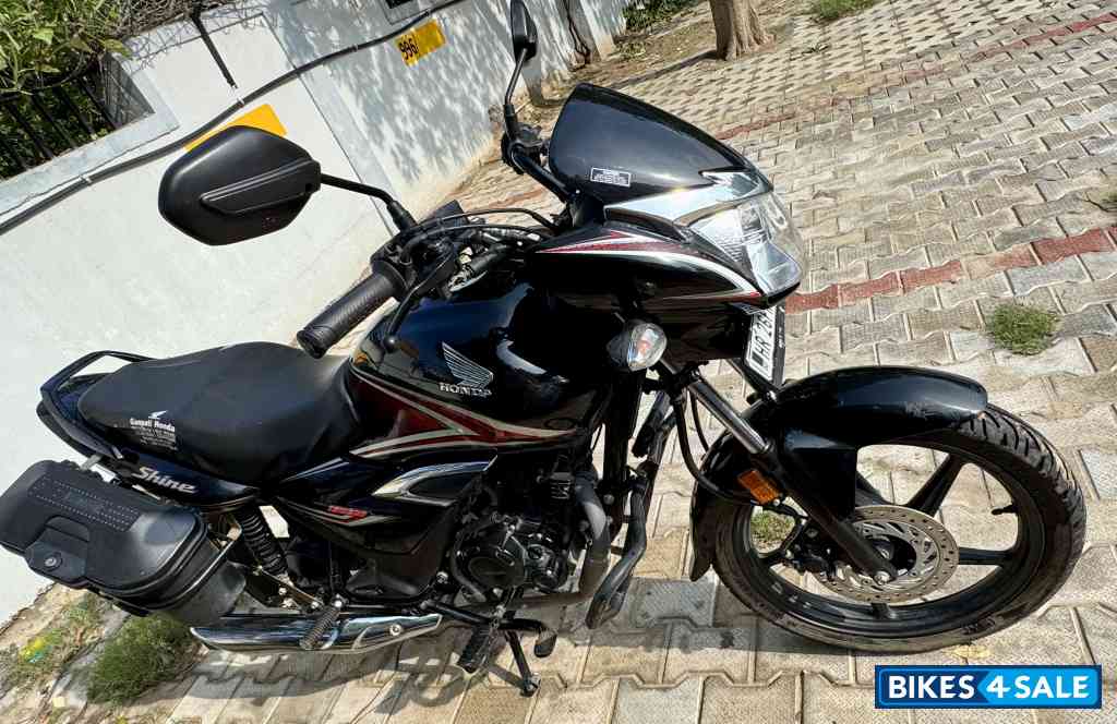 Black Honda Shine 125 Disc