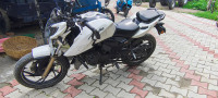 Pearl White TVS Apache RTR 200 4V