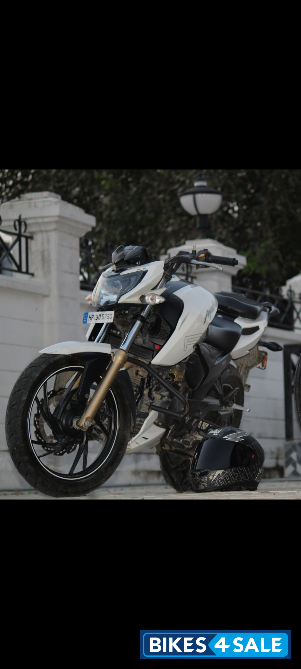 Pearl White TVS Apache RTR 200 4V