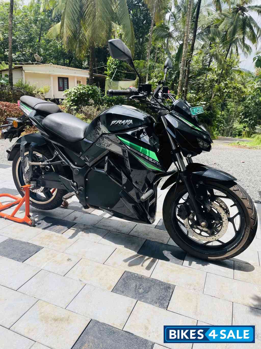 Black SVM Prana Grand