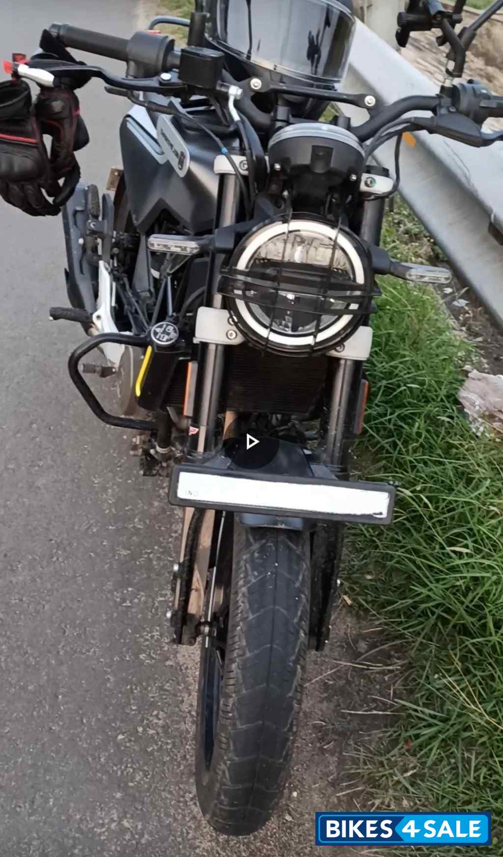 Husqvarna Svartpilen 250