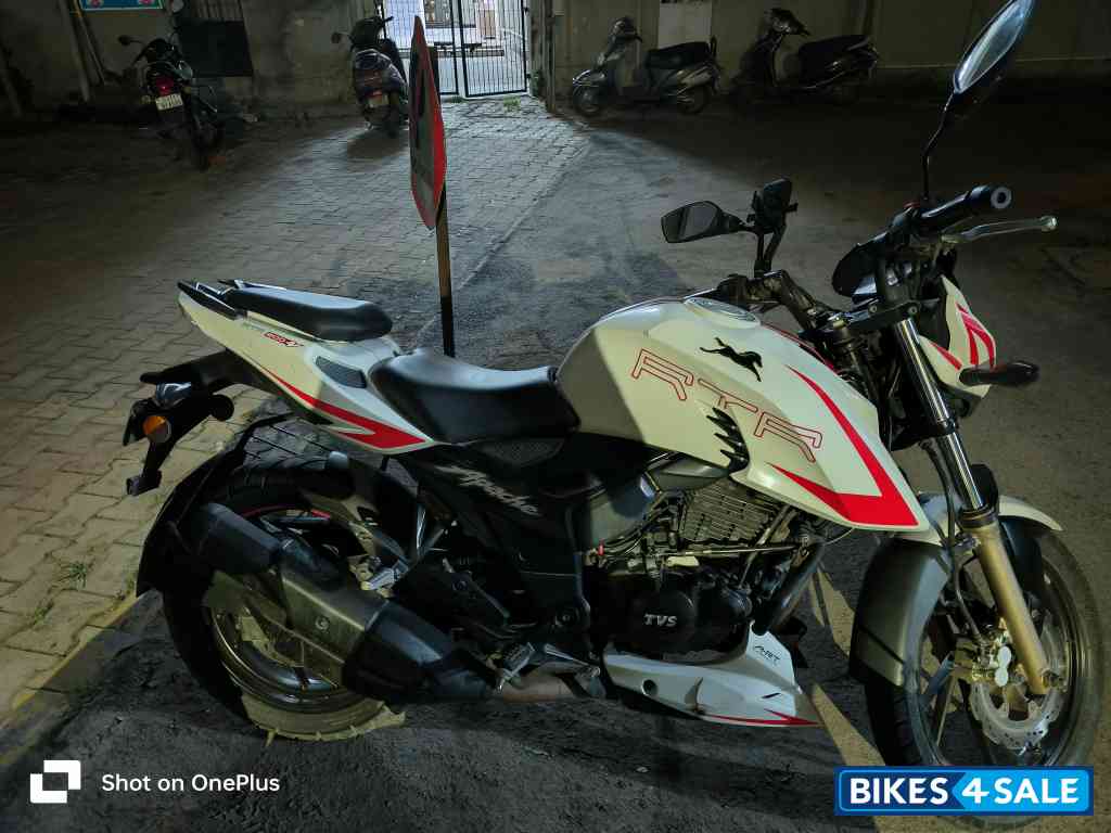 TVS Apache RTR 200 4V Race Edition 2.0