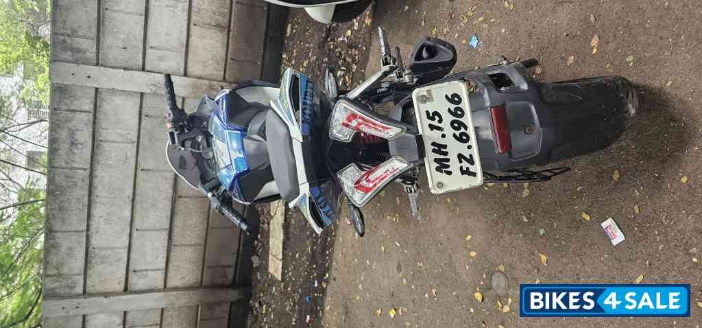 Bajaj Pulsar RS 200 ABS