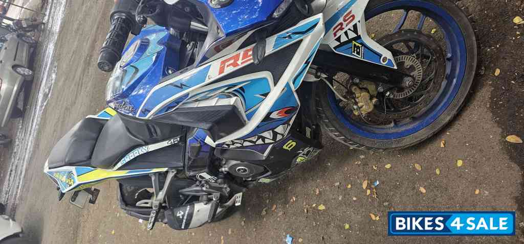 Bajaj Pulsar RS 200 ABS