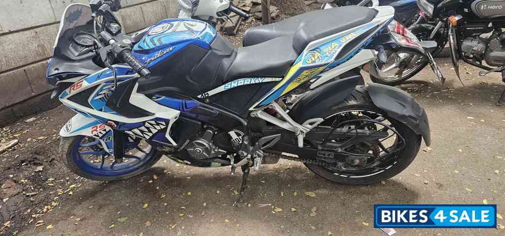 Bajaj Pulsar RS 200 ABS