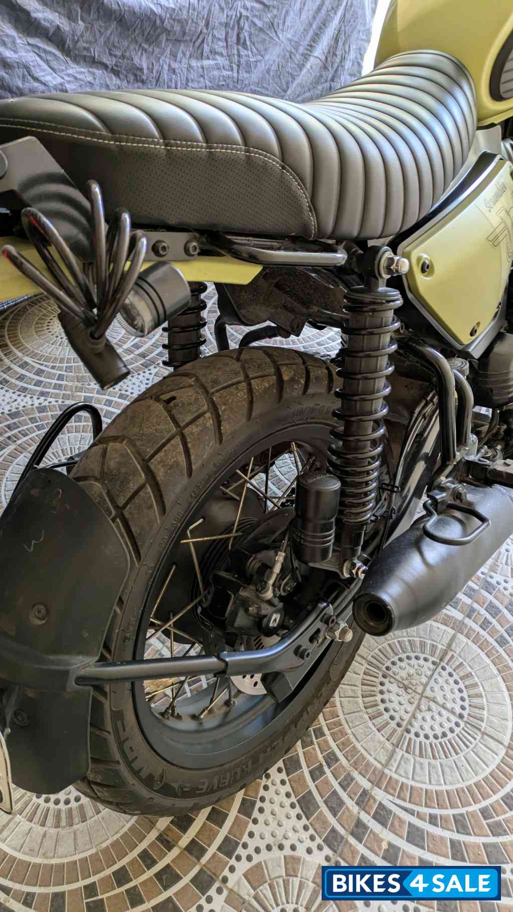 Yezdi Scrambler Single Tone