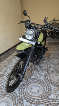 Yezdi Scrambler Single Tone
