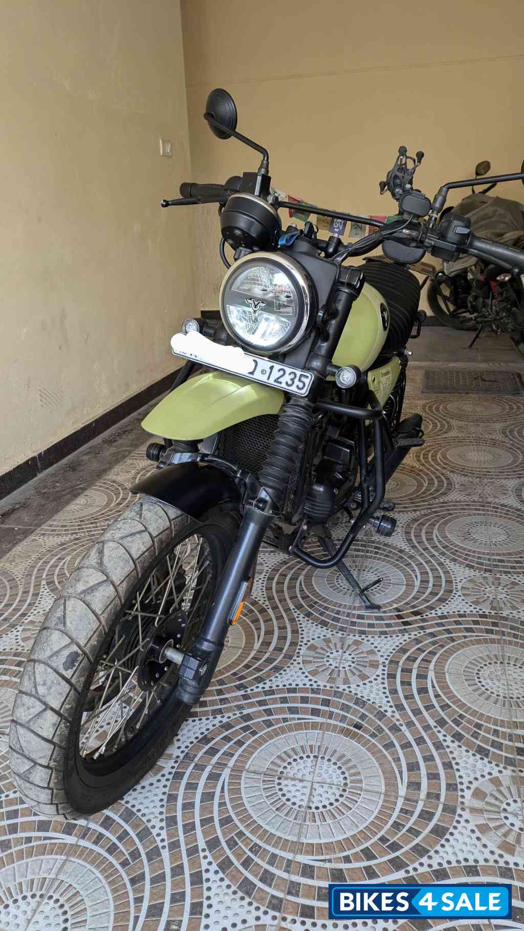 Yezdi Scrambler Single Tone