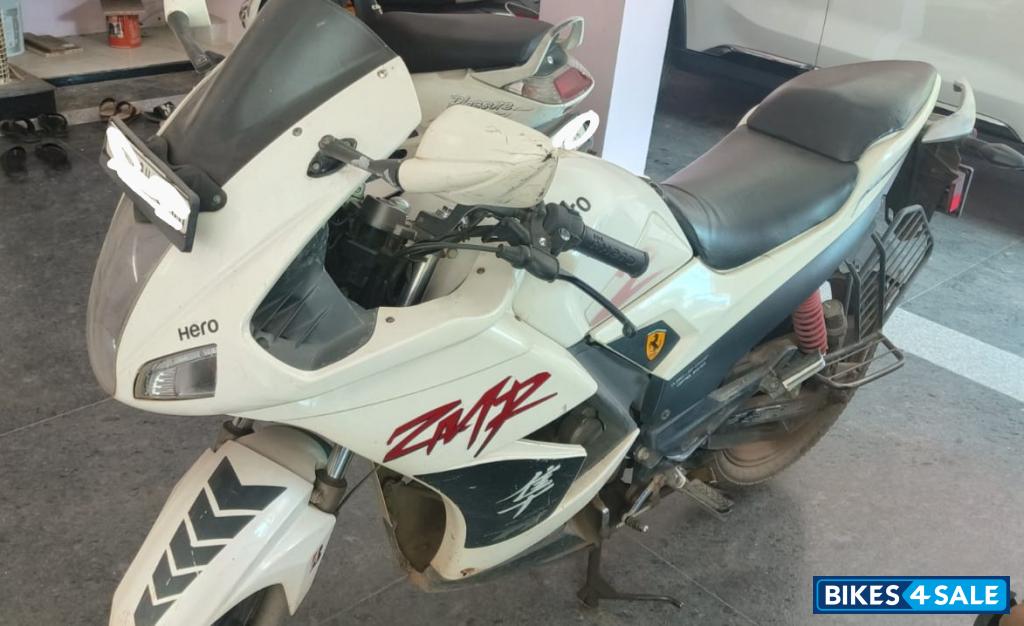 White Hero Karizma ZMR
