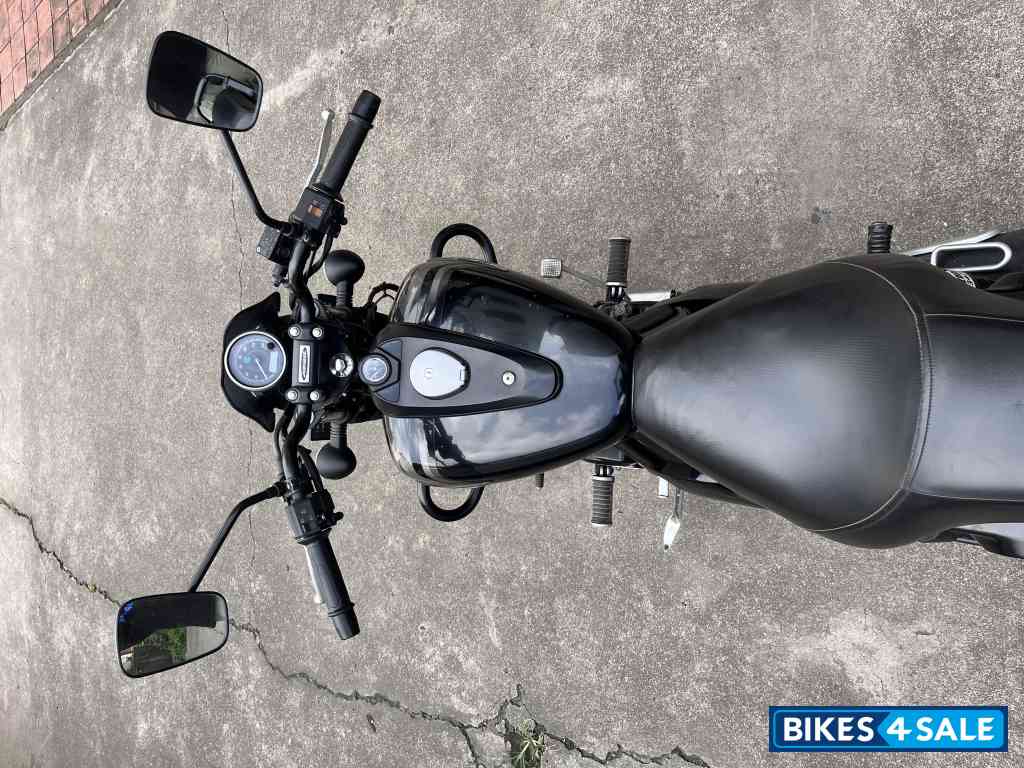 Black Bajaj Avenger Street 160