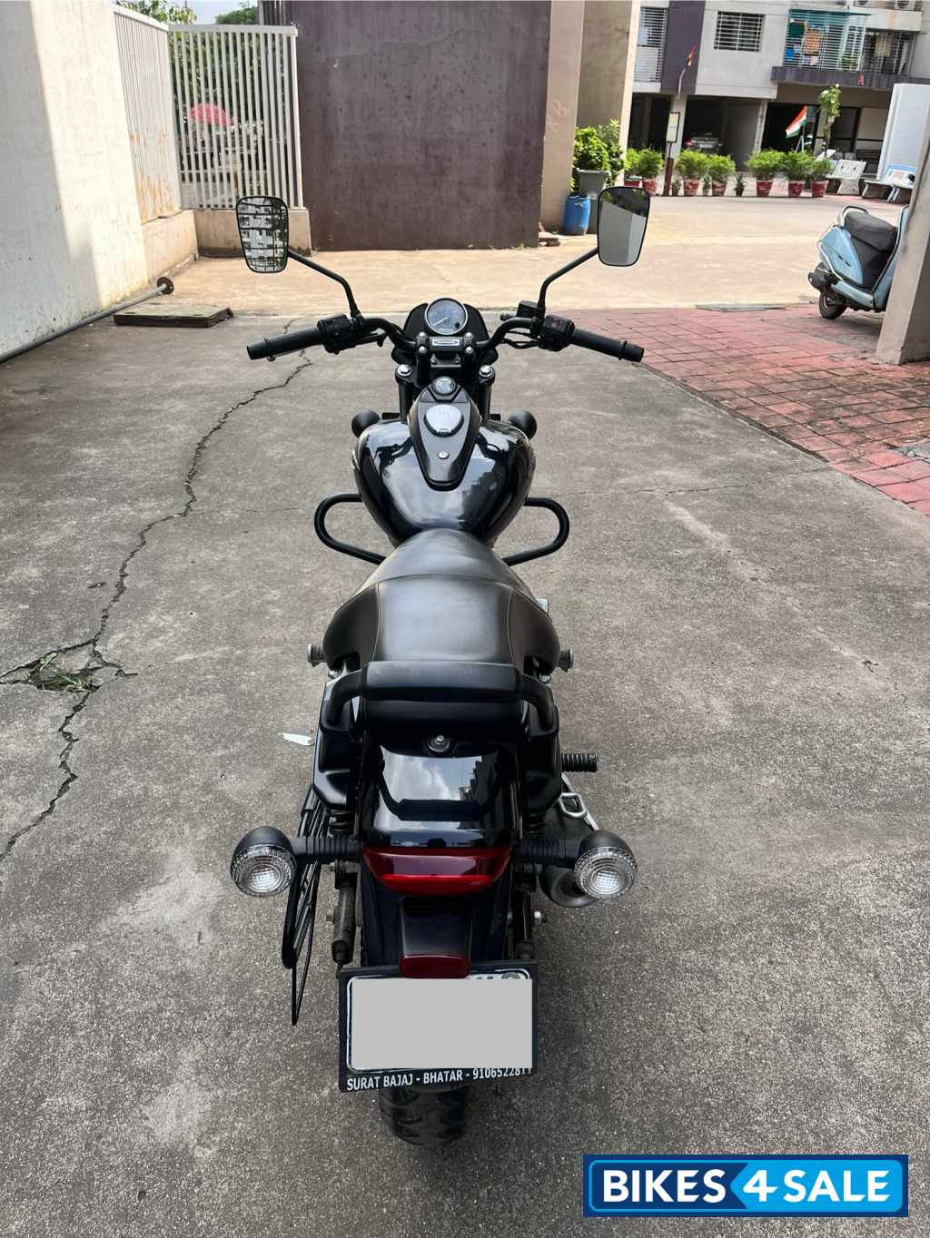 Black Bajaj Avenger Street 160